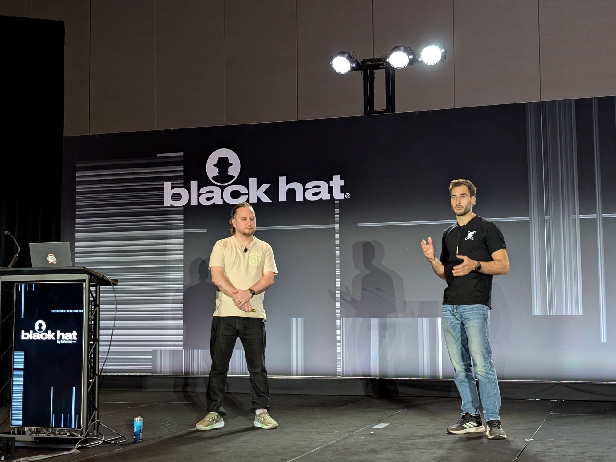 Black Hat USA 2026: dos argentinos descubrieron cómo hackear antenas que llevan internet a zonas aisladas