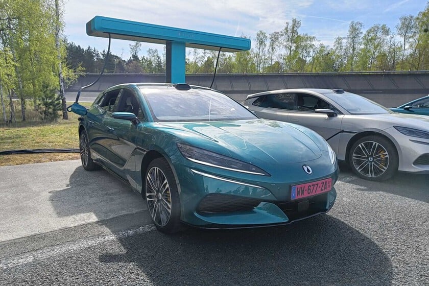Quienes se oponen a los vehículos eléctricos han perdido otro argumento: el de las baterías